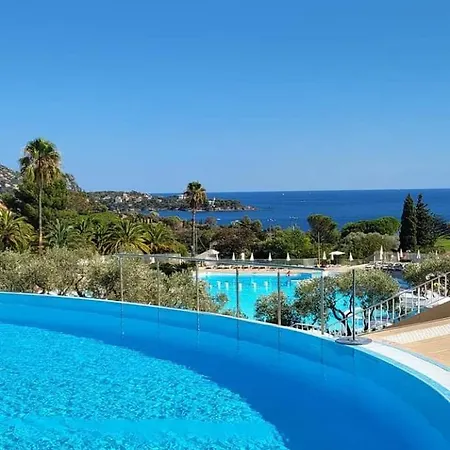 Perle D'or Vue * Saint-Raphael (Var)