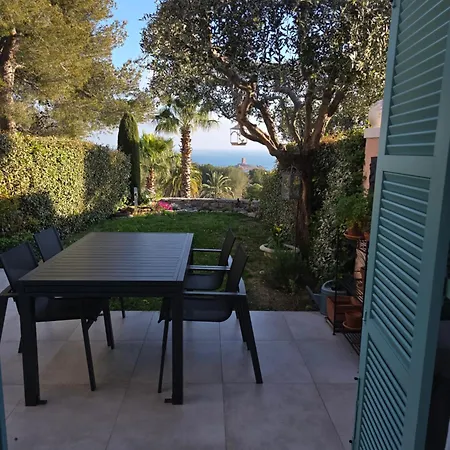 Perle D'or Vue * Saint-Raphael (Var)